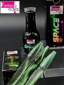 Cat Eye Space Tierra Fantasy Nails